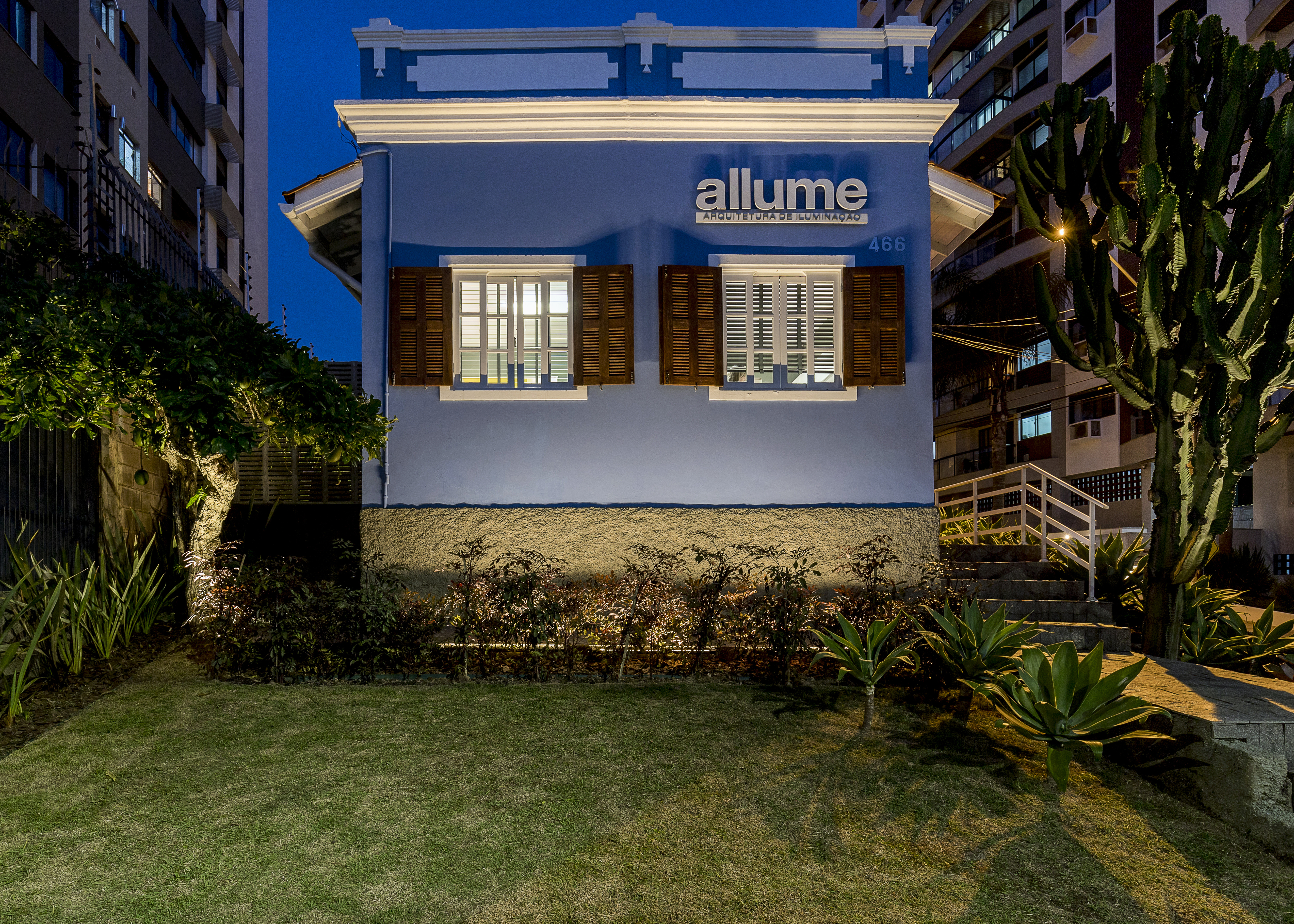 ILUMINAÇÃO DO PROJETO DA CASINHA COWORKING 466 DA ALLUME . JOTA JOTA 2021